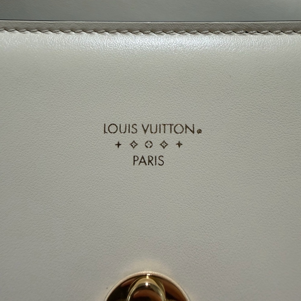 Louis Vuitton Pont 9 Crème with Blue Interior Calf skin - Picture 3 of 12